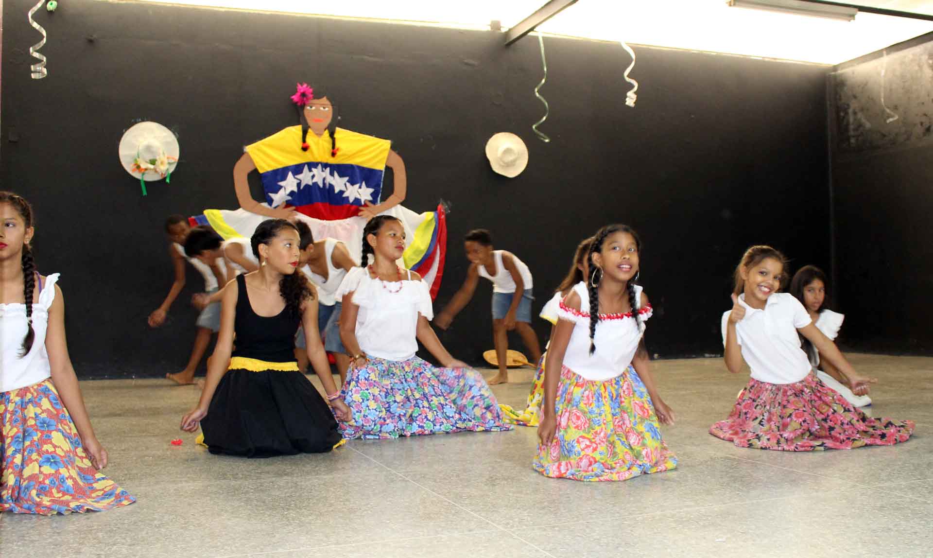 Bailes Culturales realizados por niñas y niños del CDN Ambrosio Plaza