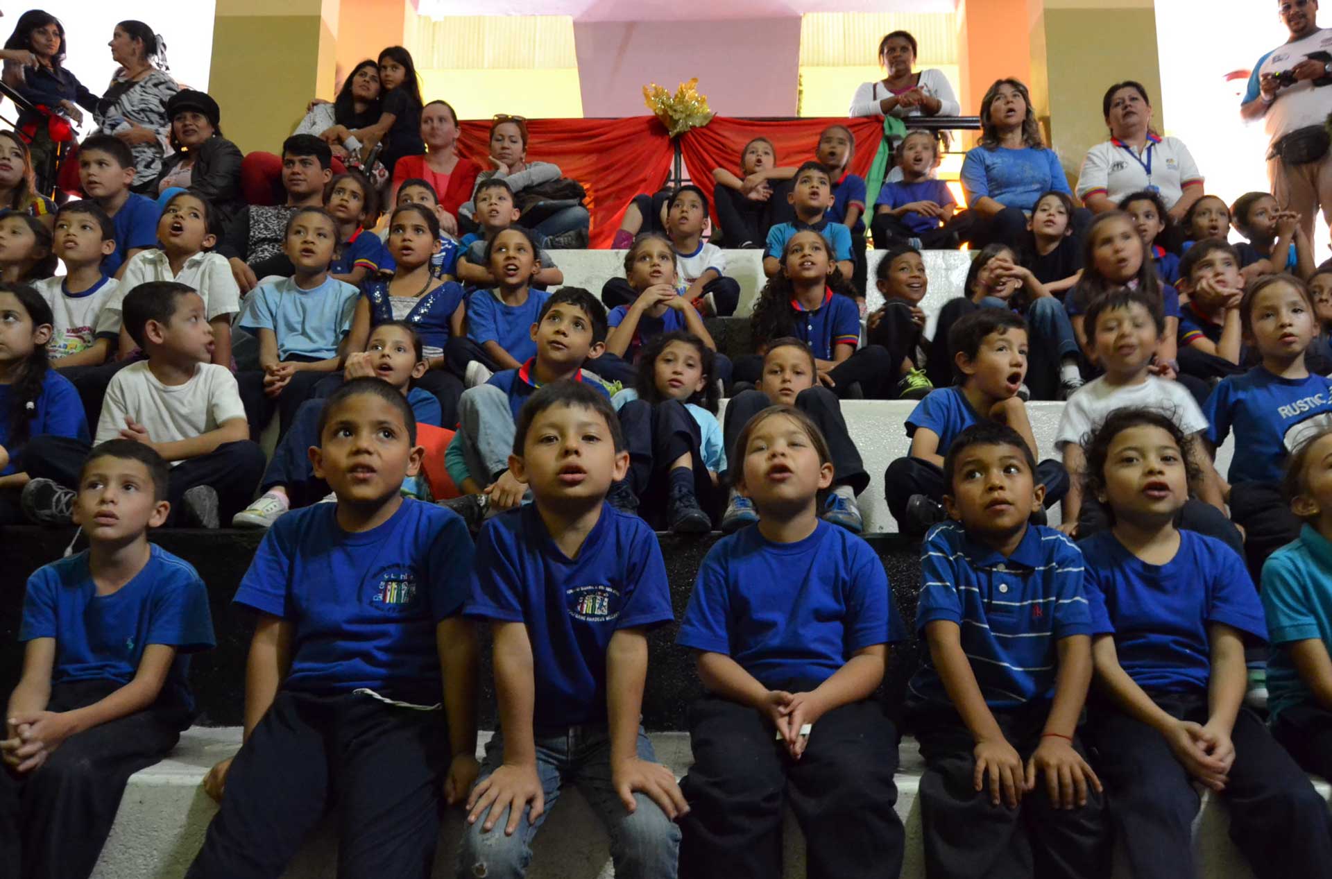 Niñas y niños del Palacio de los Niños